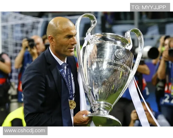 车内摆件足球明星齐达内的魅力与风采尽显车内装饰的独特魅力